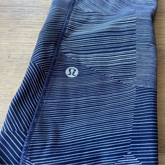 Lululemon Speed Up Tight *Full-On Luxtreme 28"Etch Hail Midnight Navy size 4 - Picture 11 of 13